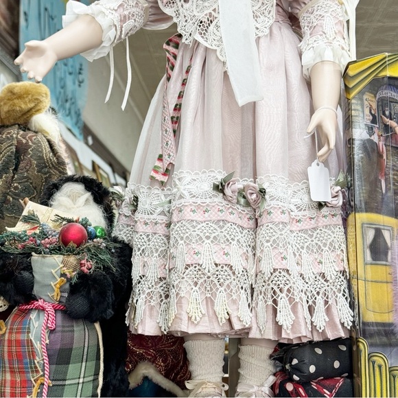 Beautiful Vintage Signed Limited Edition Tall Porcelain Victorian Doll - Picture 4 of 9